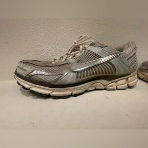 Mens Nike FD0884-025 Nike Zoom Vomero 5 Photon Dust Metallic silver Size 14.5